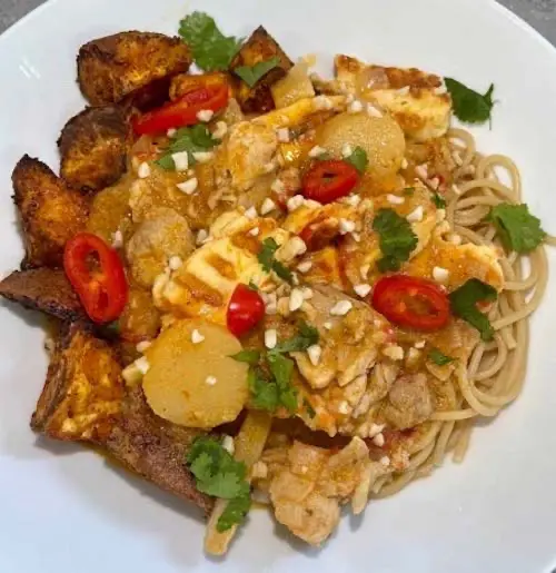 Red-Thai-chicken-and-halloumi-curry-bang-on