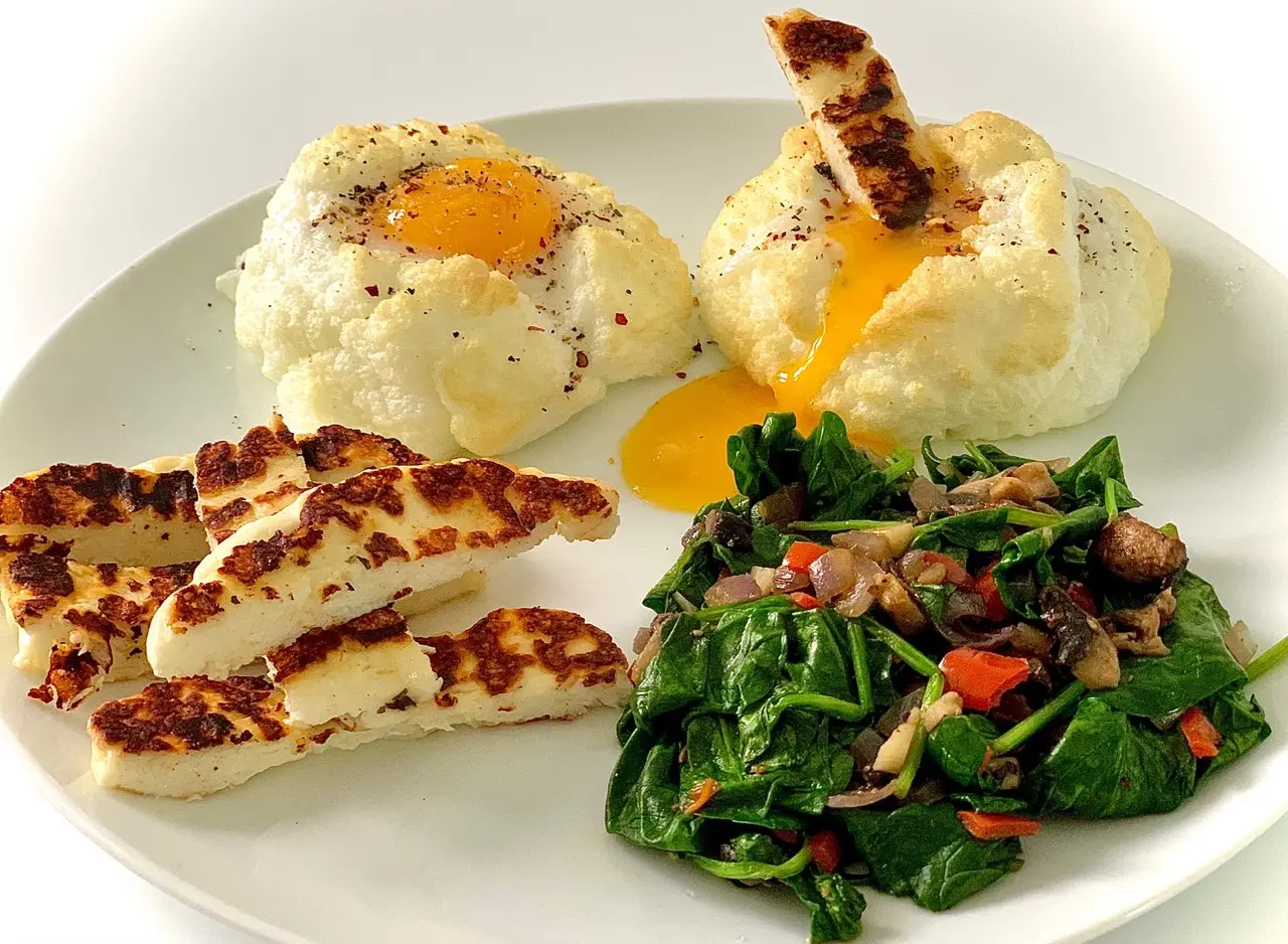 The-Foodie-Footbaler-cloud-eggs-with-halloumi