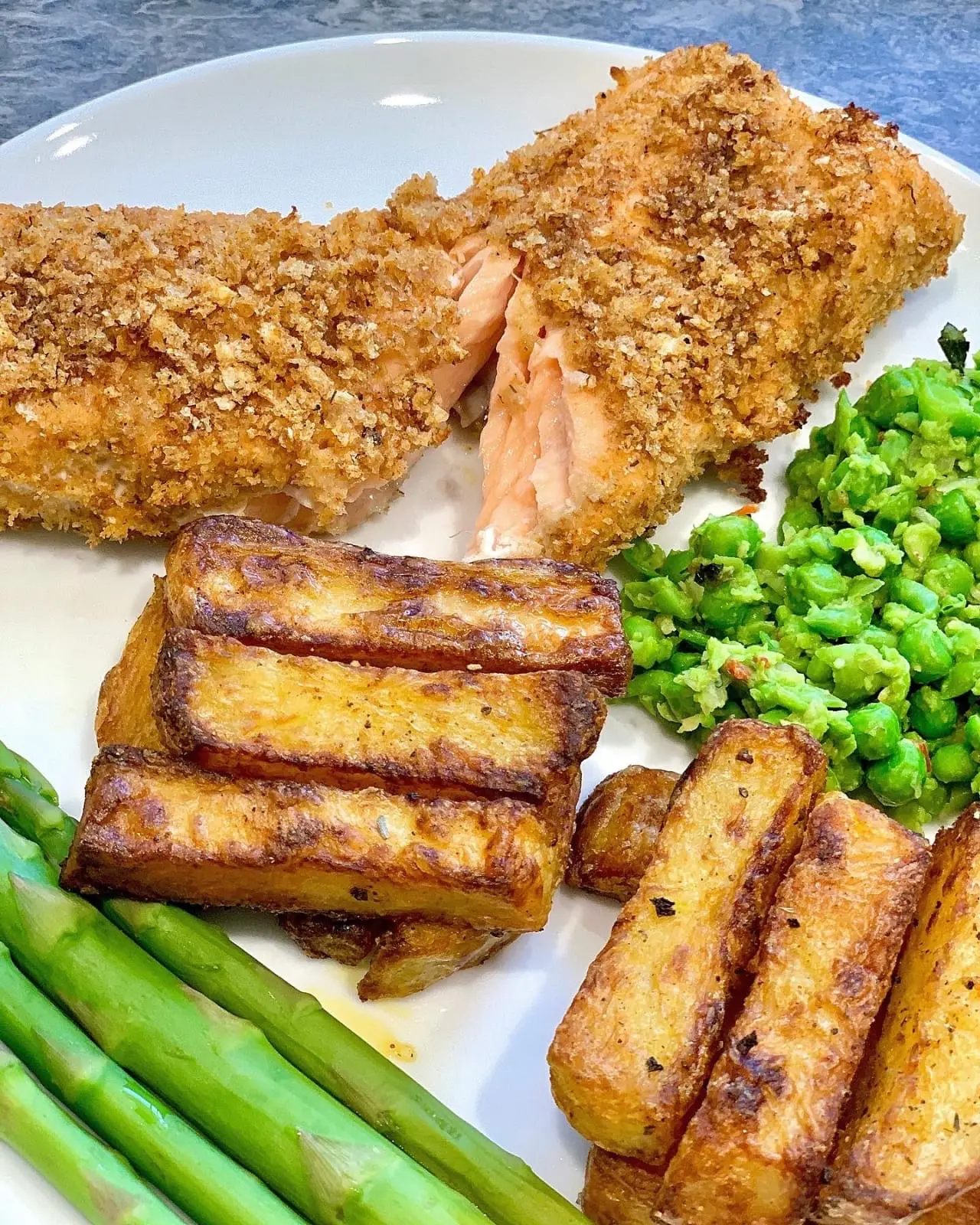 The-Foodie-Footballer-Healthy-Fish-Chips-and-Mushy-Peas