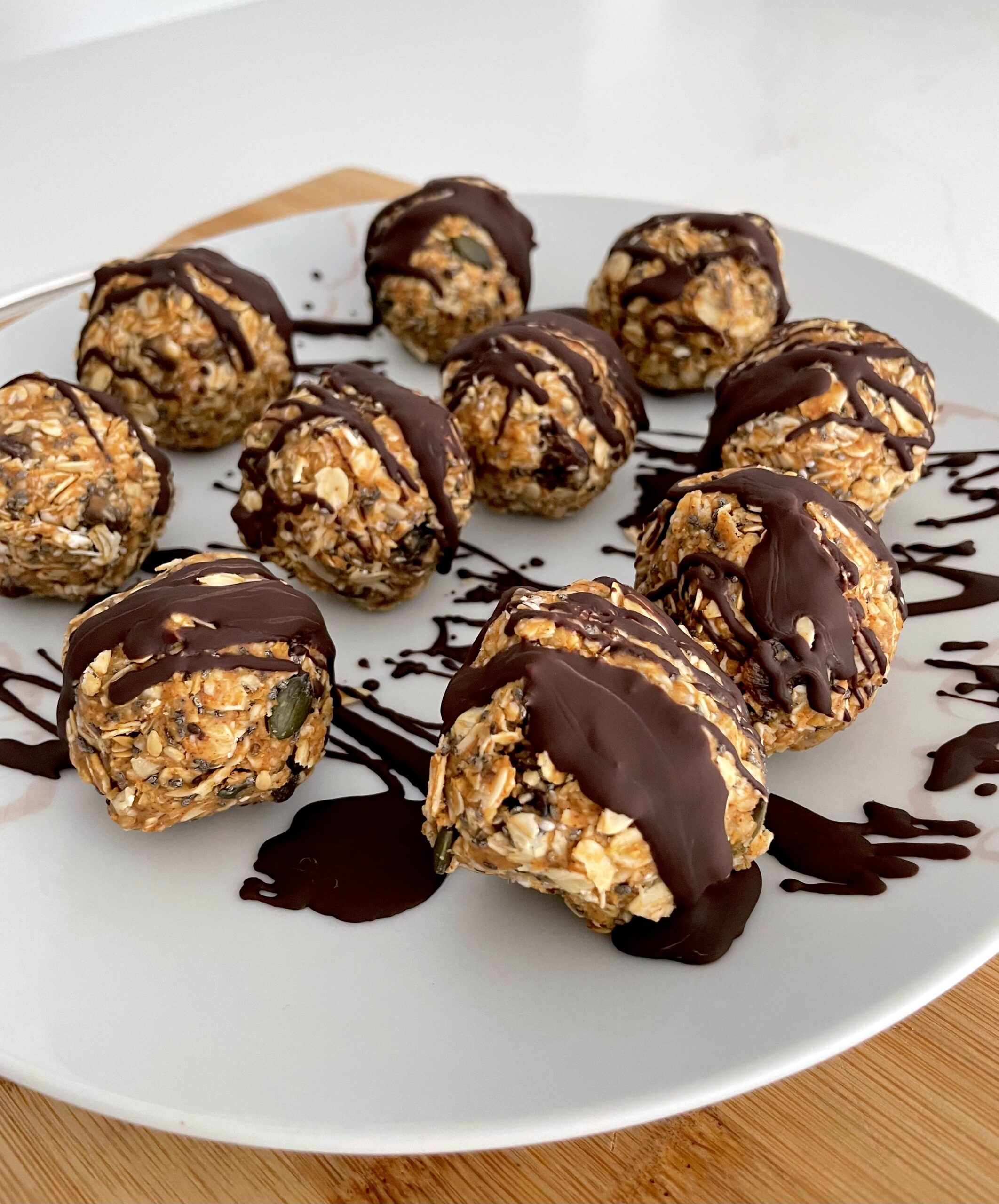 High energy chocolate and mixed seed balls